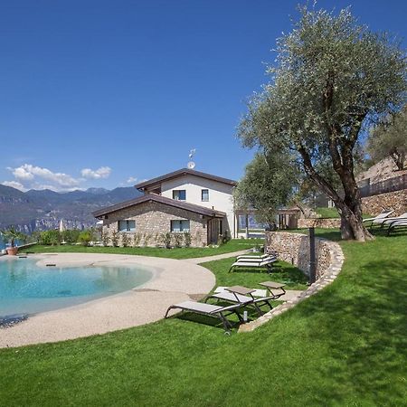 Villa Divina - Apt Icona Con Piscina E Vista Lago Castelletto Di Brenzone Bagian luar foto
