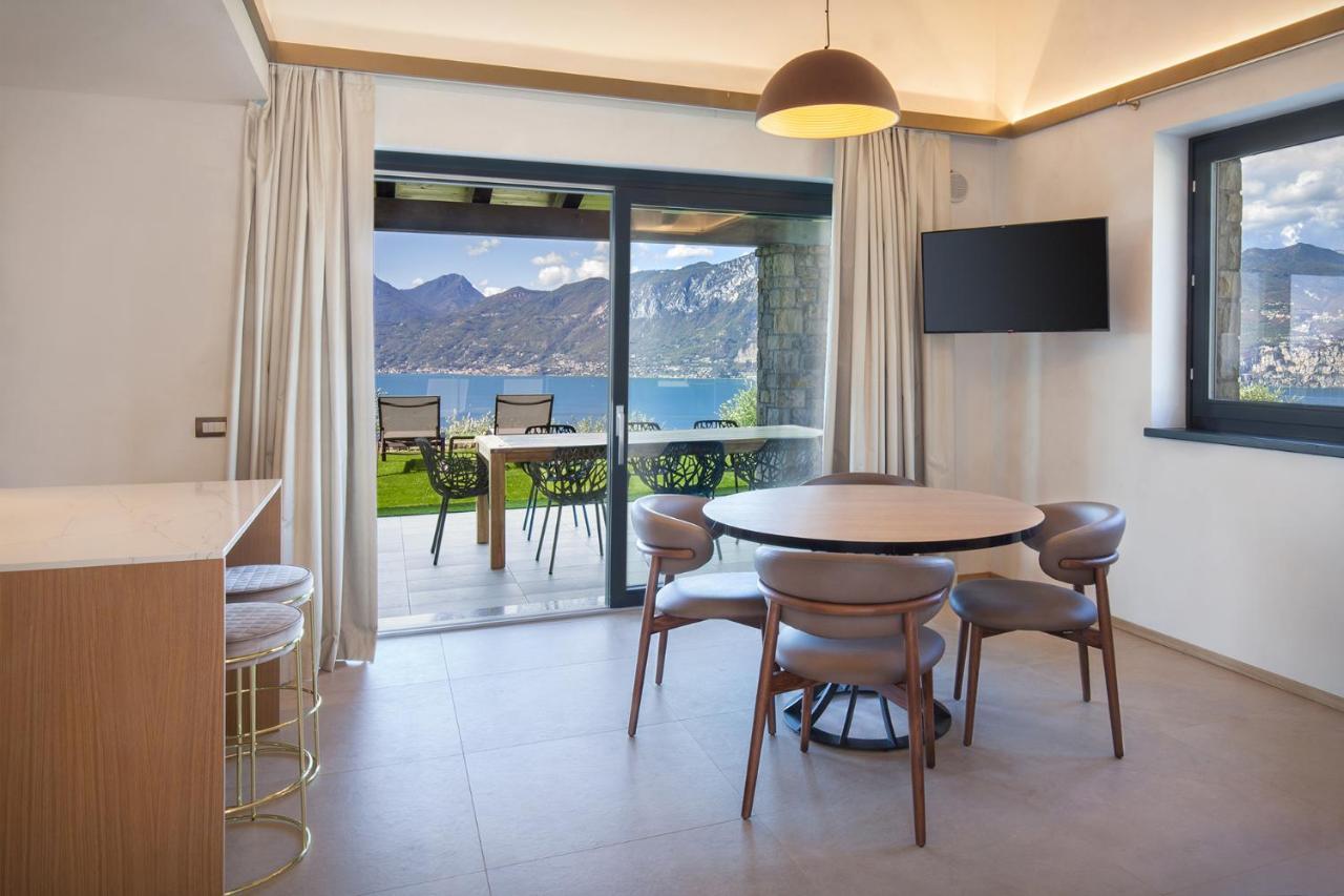 Villa Divina - Apt Icona Con Piscina E Vista Lago Castelletto Di Brenzone Bagian luar foto