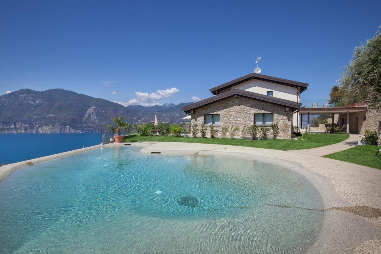 Villa Divina - Apt Icona Con Piscina E Vista Lago Castelletto Di Brenzone Bagian luar foto
