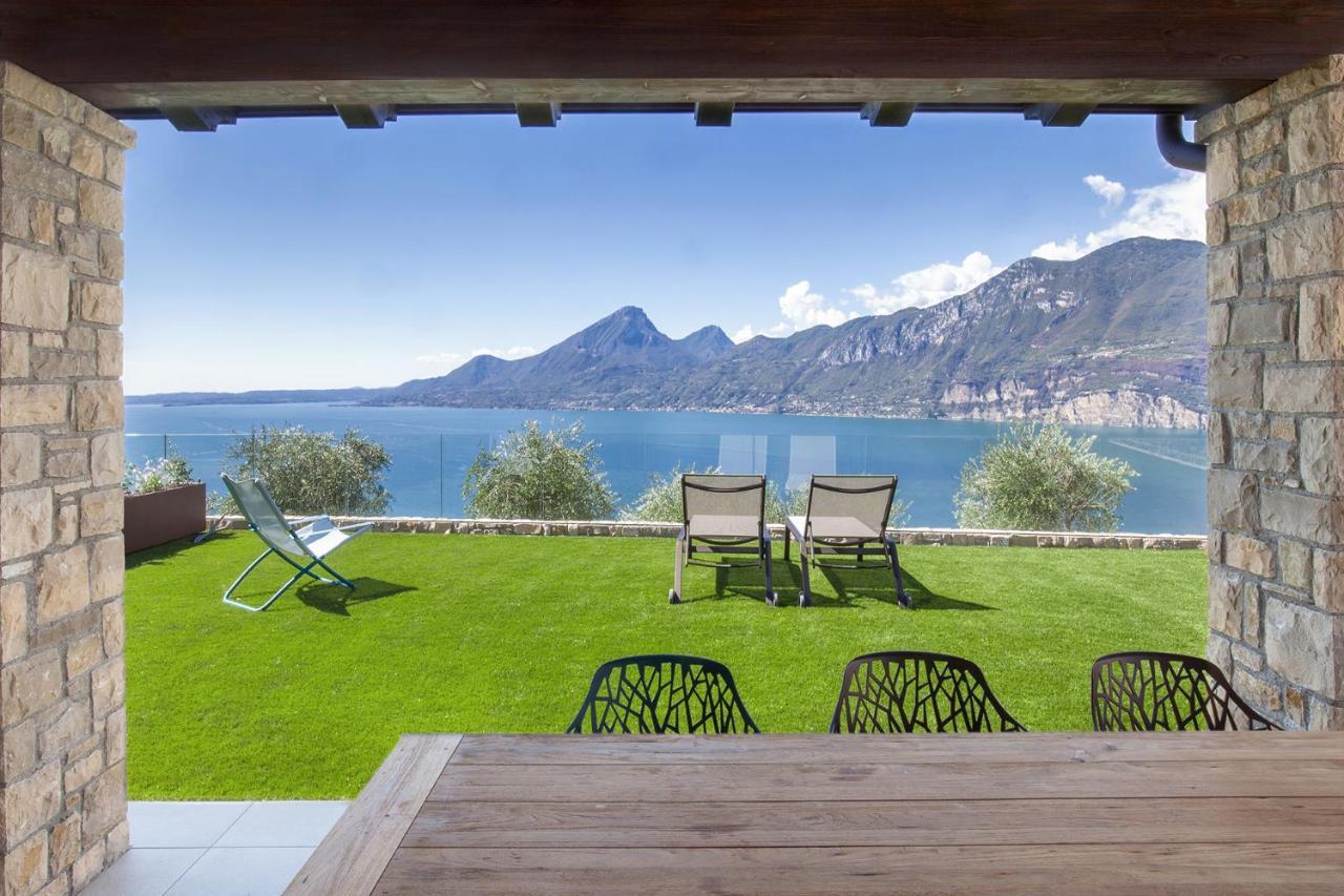 Villa Divina - Apt Icona Con Piscina E Vista Lago Castelletto Di Brenzone Bagian luar foto