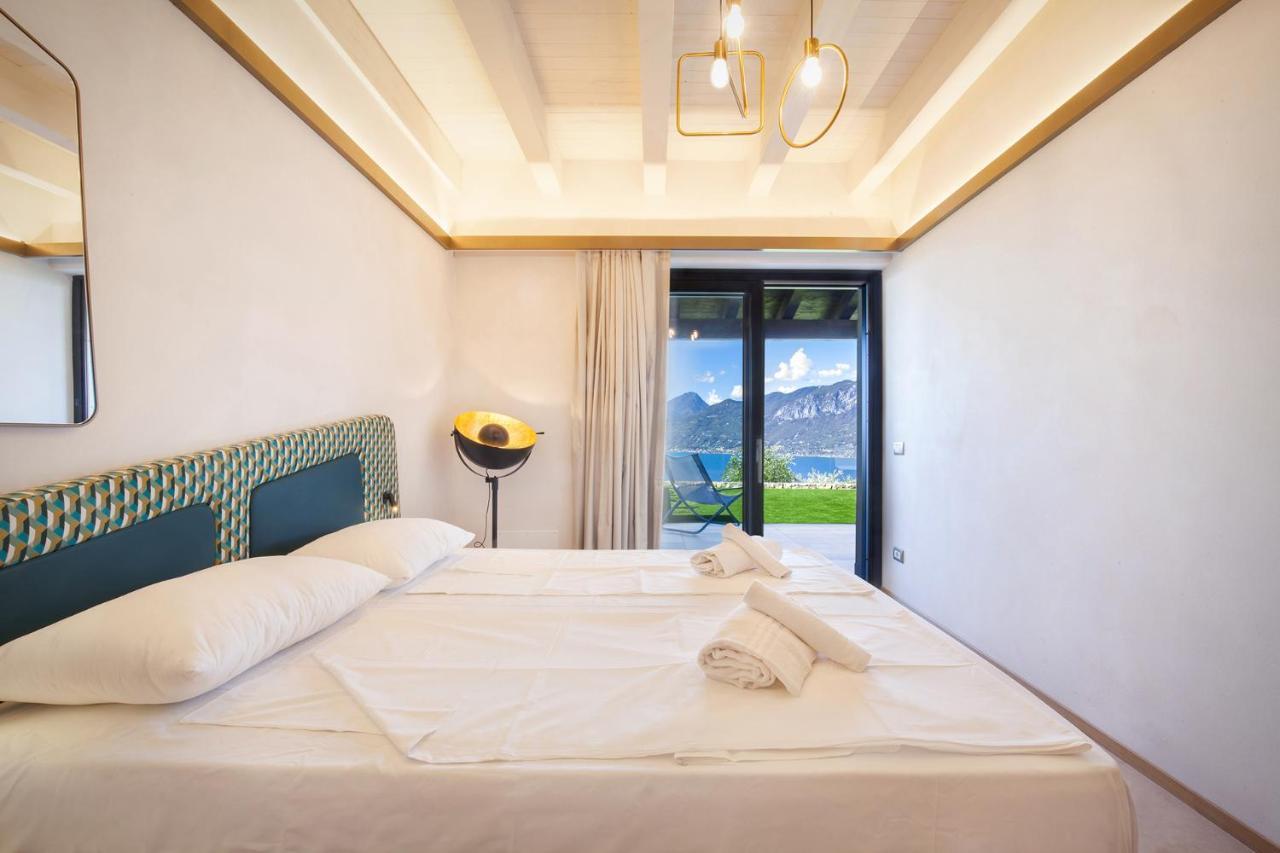Villa Divina - Apt Icona Con Piscina E Vista Lago Castelletto Di Brenzone Bagian luar foto